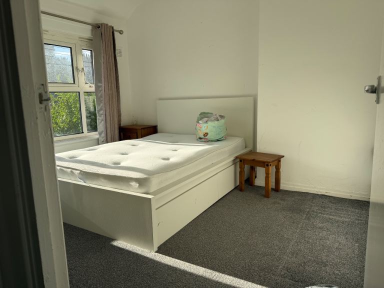 Flat Harborne Park Road in Birmingham