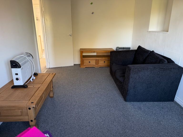 Flat Harborne Park Road in Birmingham