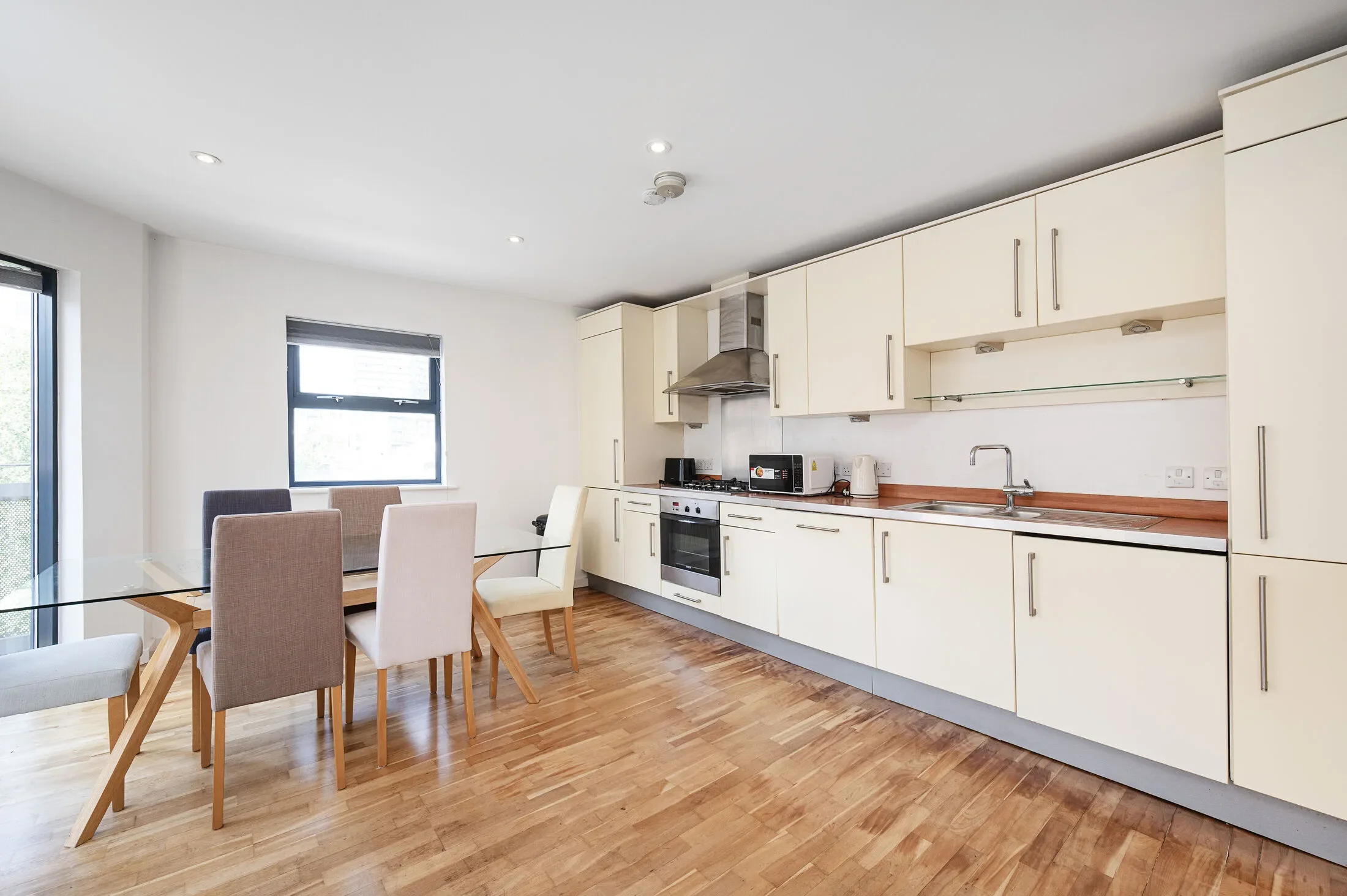Flat Wheler Street in Greater London