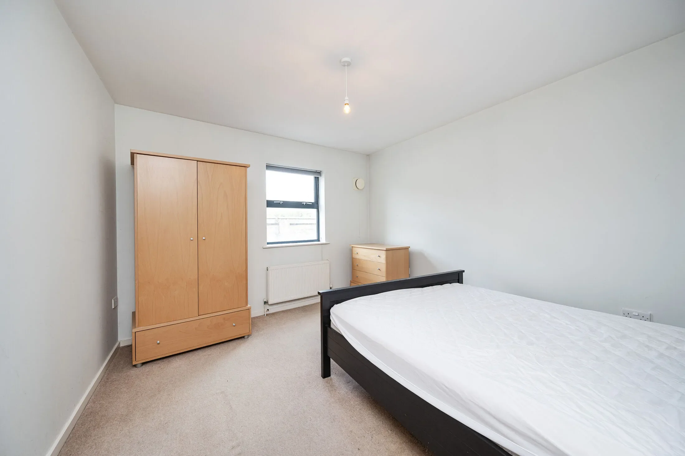 Flat Wheler Street in Greater London