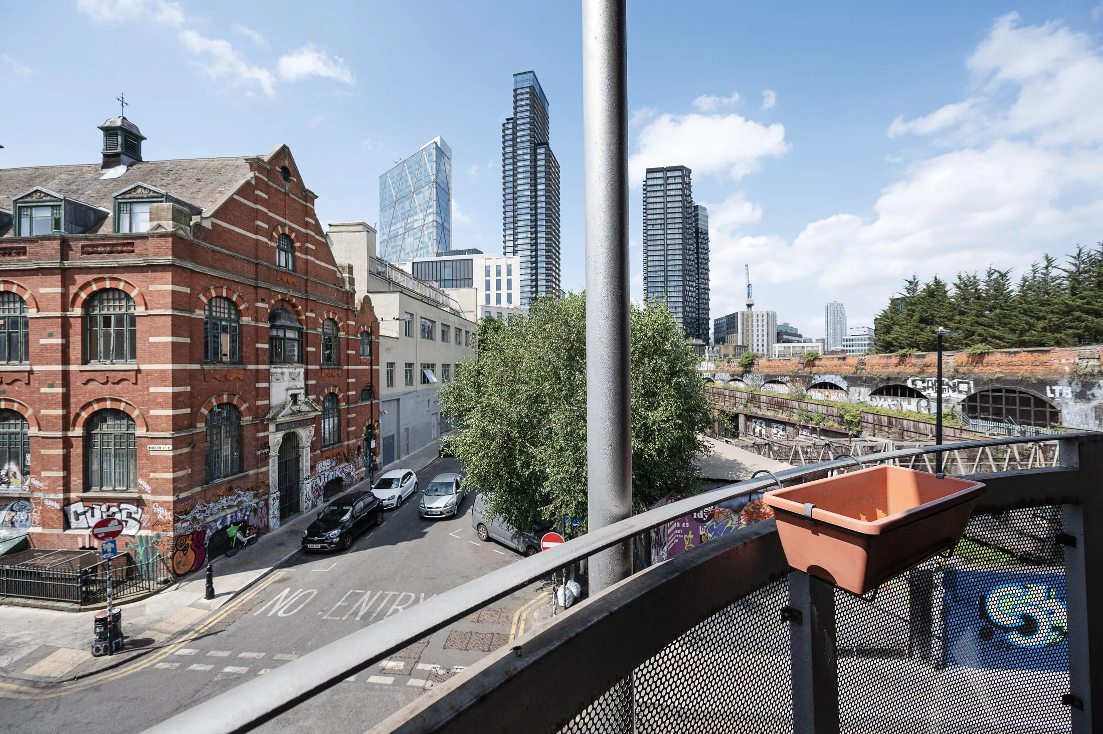 Flat Wheler Street in Greater London