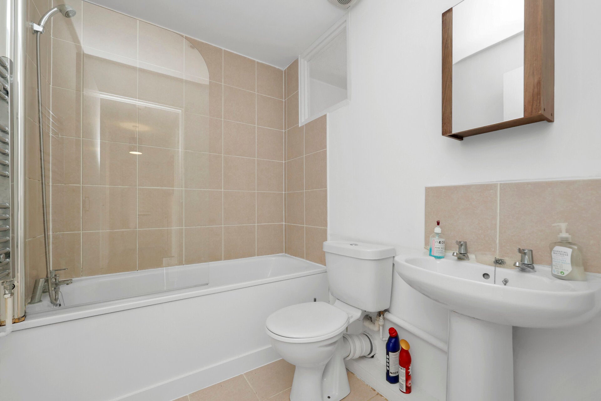 Flat Garson Road in Elmbridge