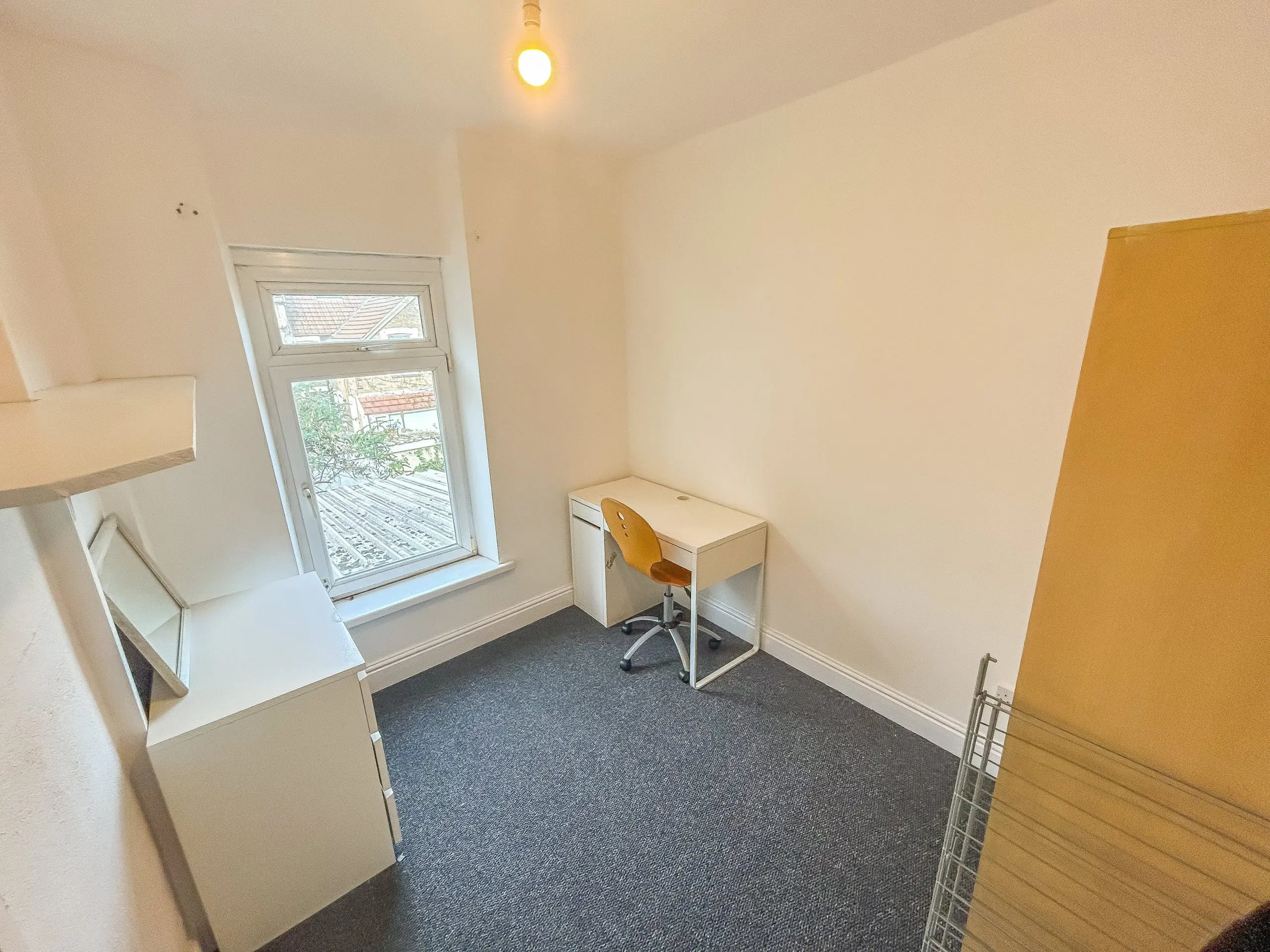 Room Birchwood Avenue in Pontypridd