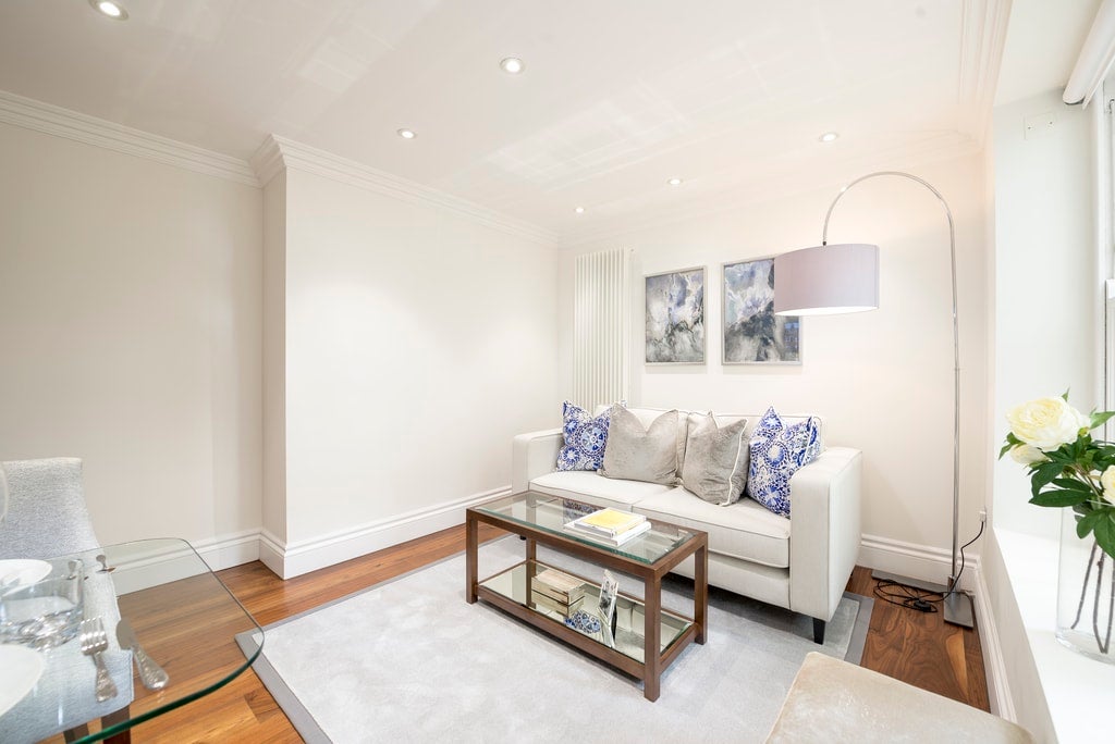 Flat Kensington Gardens Square in City of Westminster