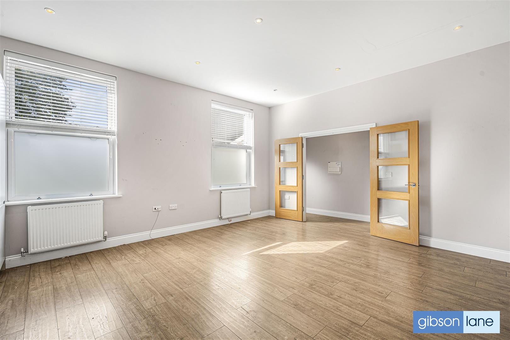 Flat Kings Road in Greater London