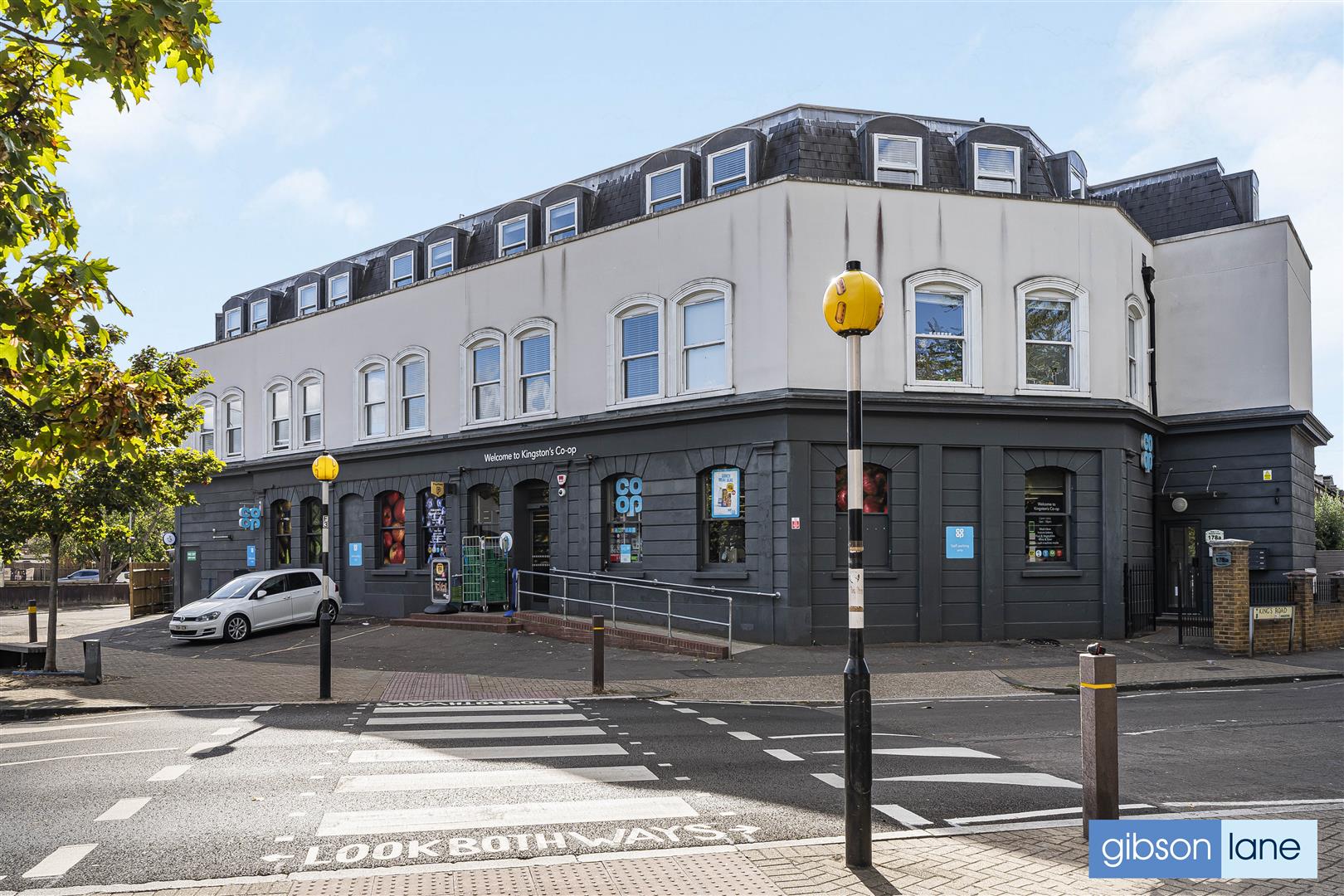 Flat Kings Road in Greater London