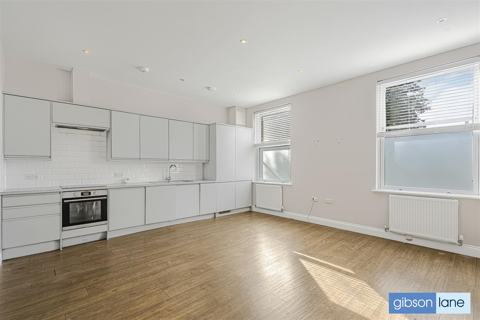 Flat Kings Road in Greater London