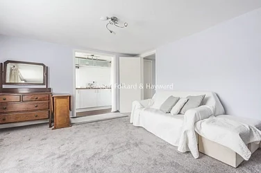 Flat Stockwell Park Road in Greater London