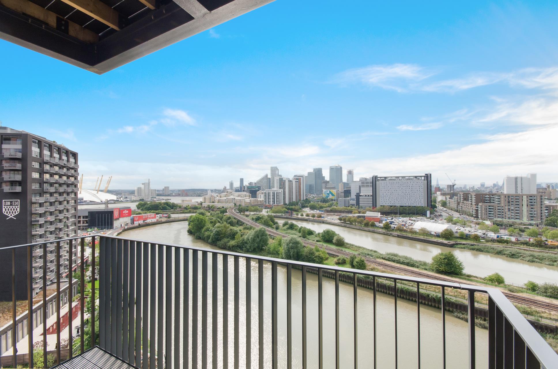 Flat Lookout Lane in Greater London