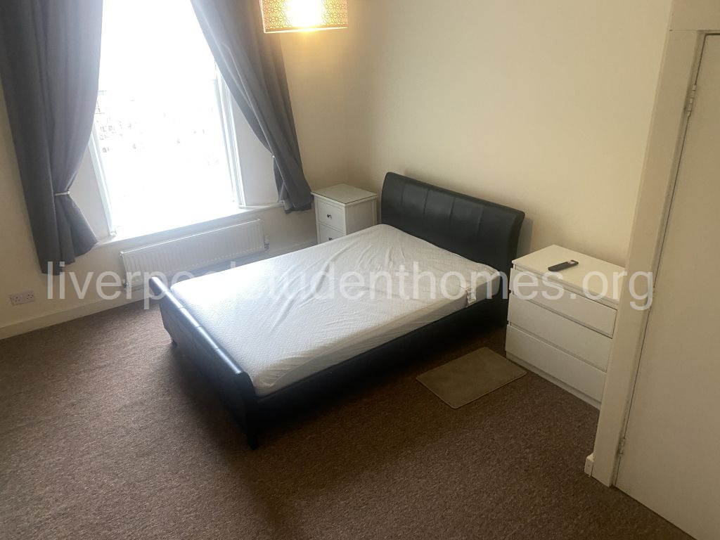 Room Shaw Street in Liverpool
