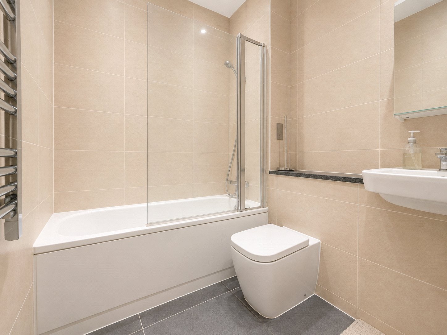 Flat Clayton Road in Greater London