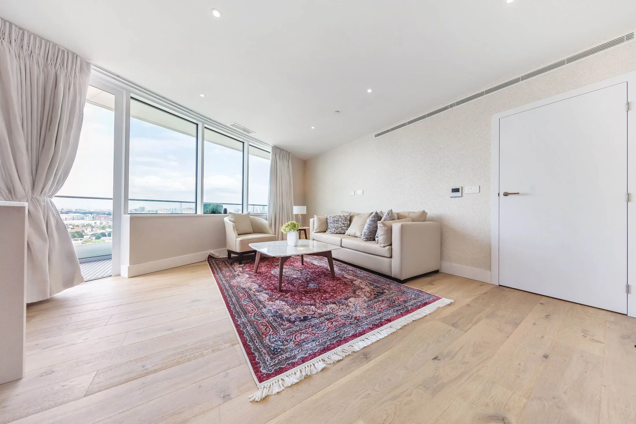 Flat Lombard Road in Greater London