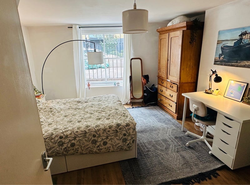 Room Shore Road in Greater London