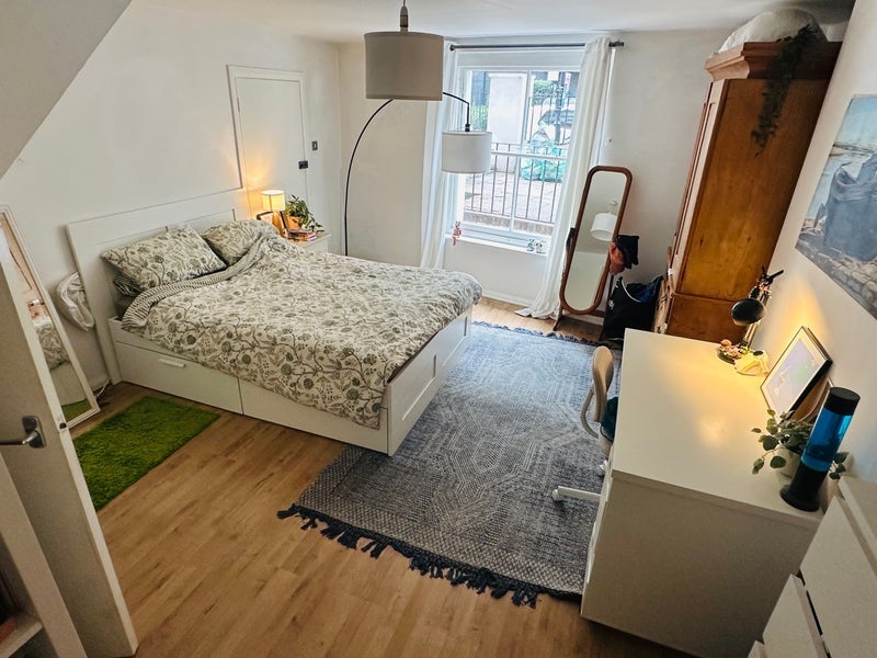 Room Shore Road in Greater London