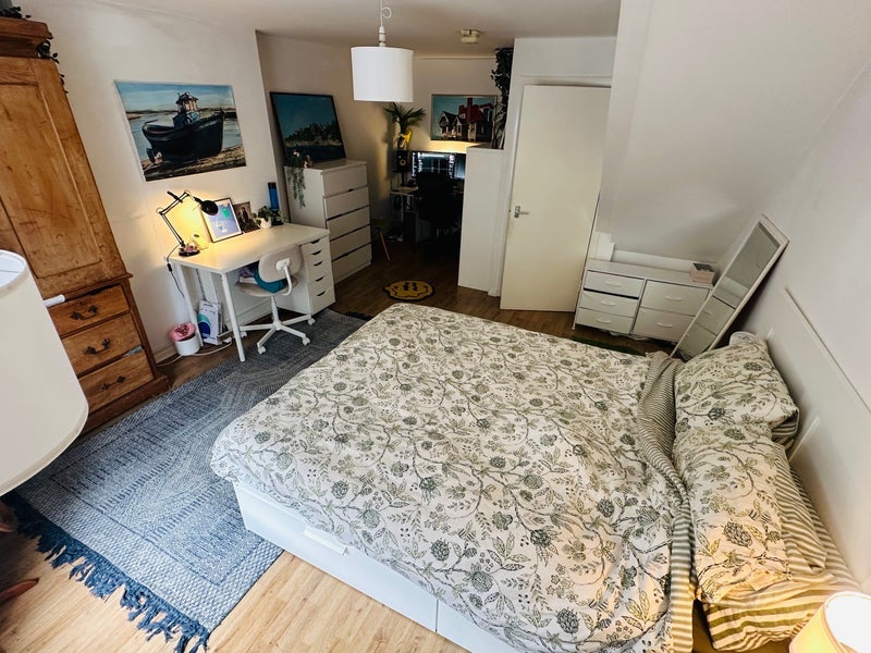 Room Shore Road in Greater London