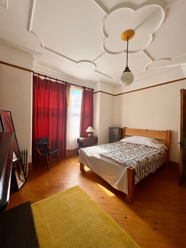 Room Oaklands Road in Greater London