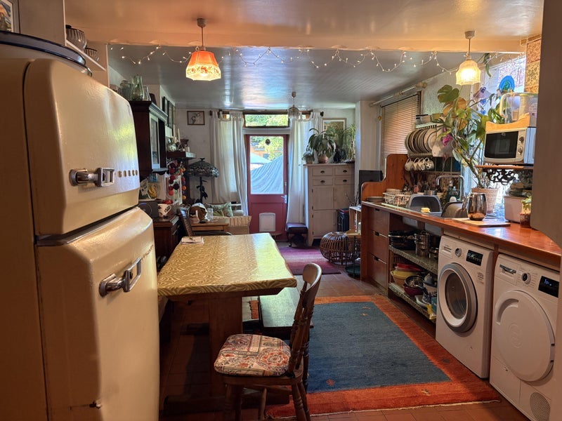 Room Oaklands Road in Greater London