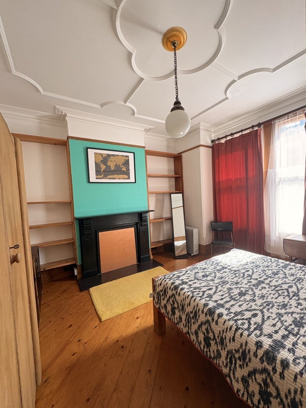 Room Oaklands Road in Greater London