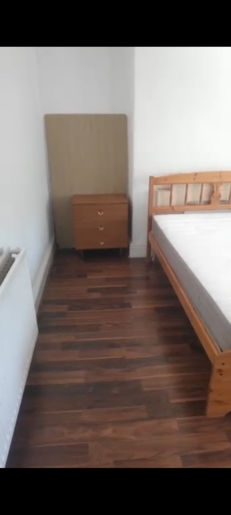 Room Corley Avenue in Cheadle