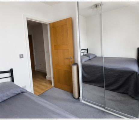 Room Park Lane in Greater London