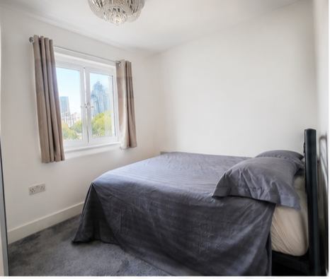 Room Park Lane in Greater London