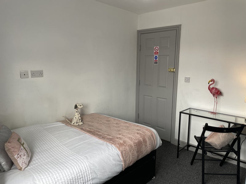 Room Dean Street in Coventry