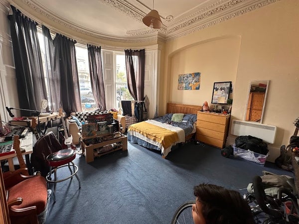 Flat Cotham Park in Bristol