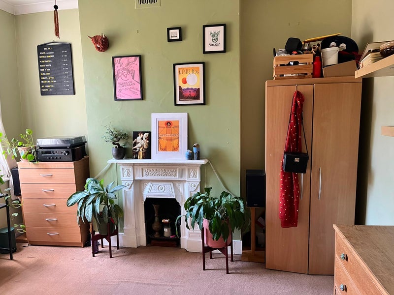 Room Station Road in Greater London
