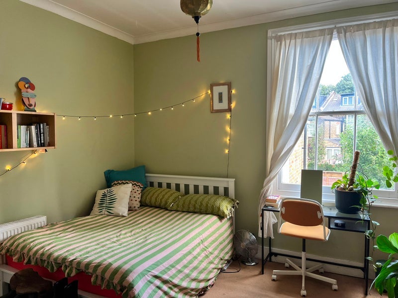 Room Station Road in Greater London