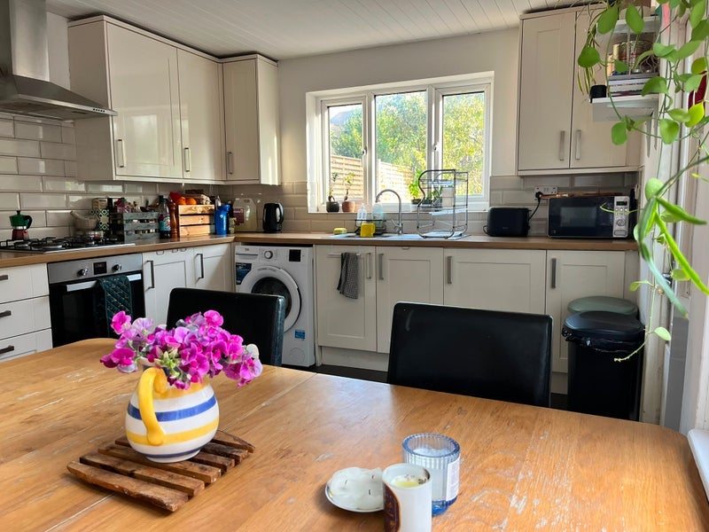 Room Station Road in Greater London