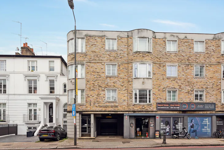 Flat Gunter Grove in Greater London
