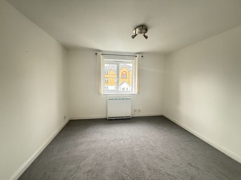Flat Clarence Close in Greater London