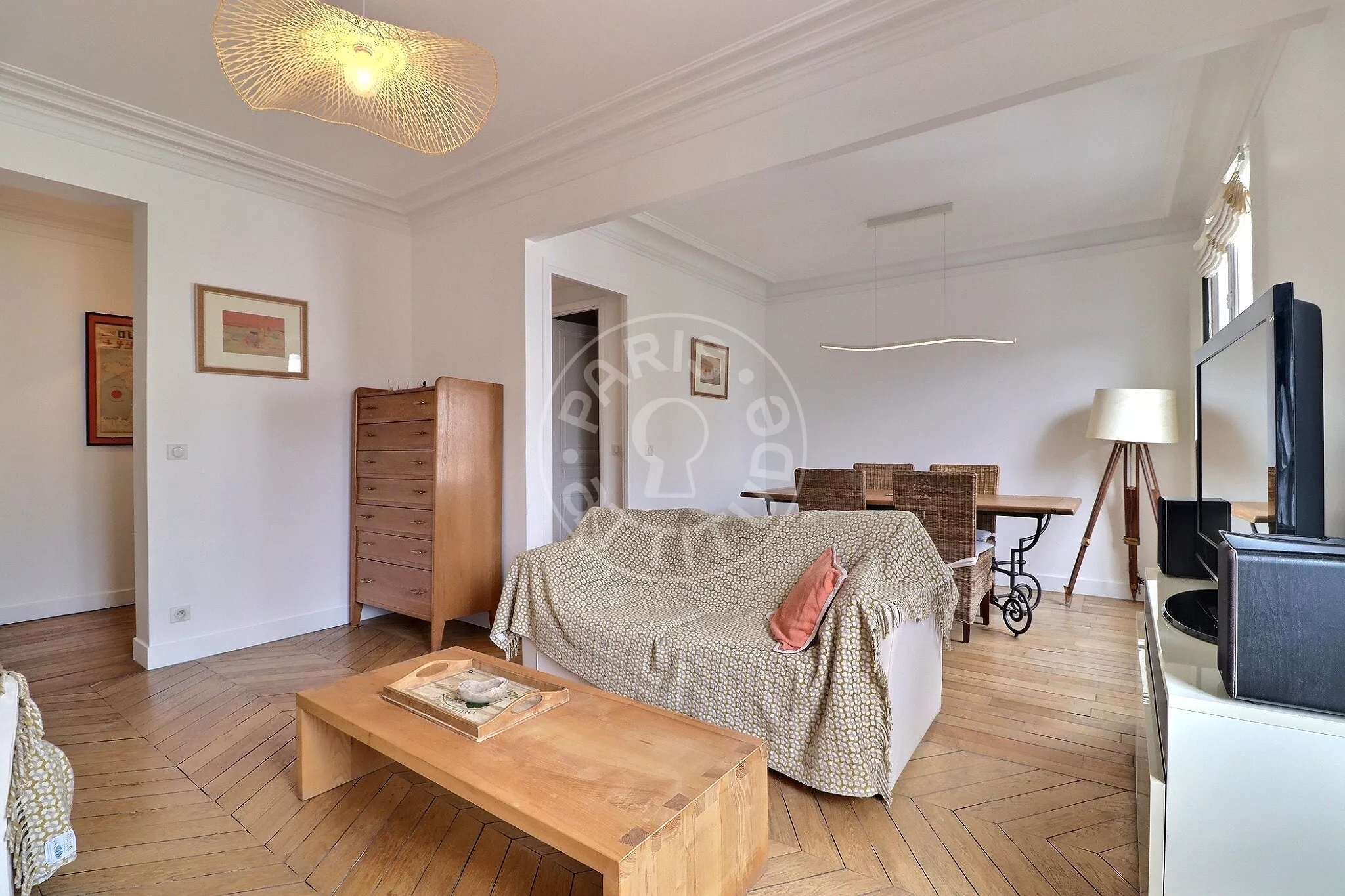 Flat Rue Bougainville in Paris