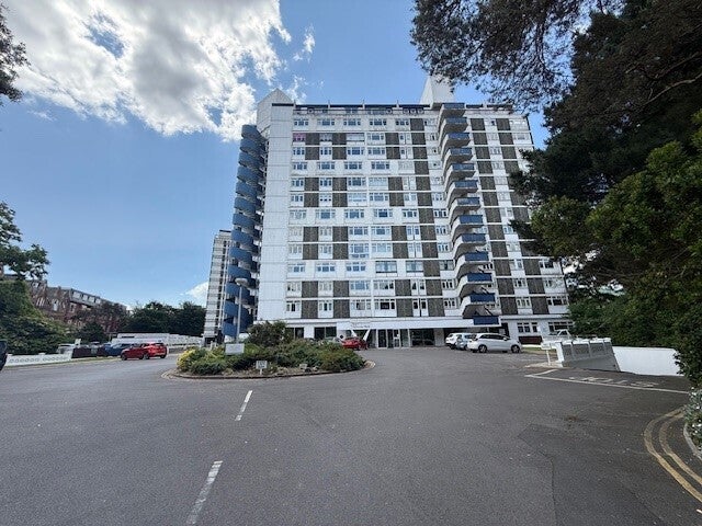 Flat Durley Gardens in Bournemouth