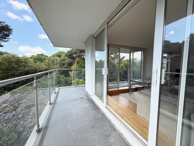 Flat Durley Gardens in Bournemouth