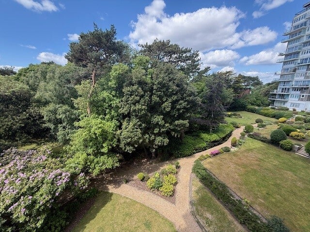 Flat Durley Gardens in Bournemouth