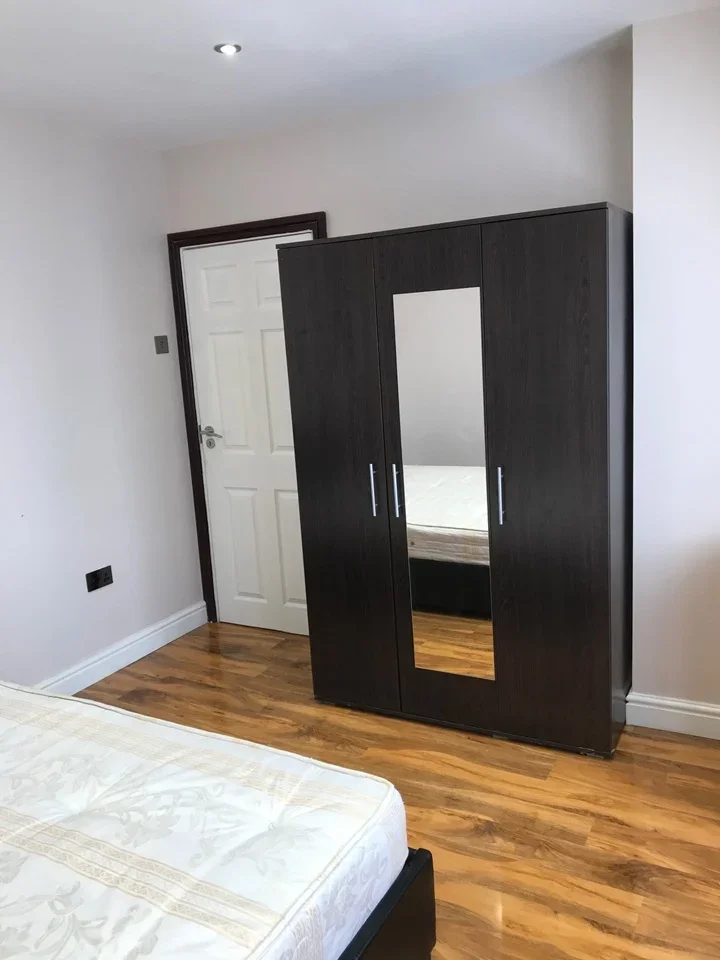 Room Chalfont Road in Greater London
