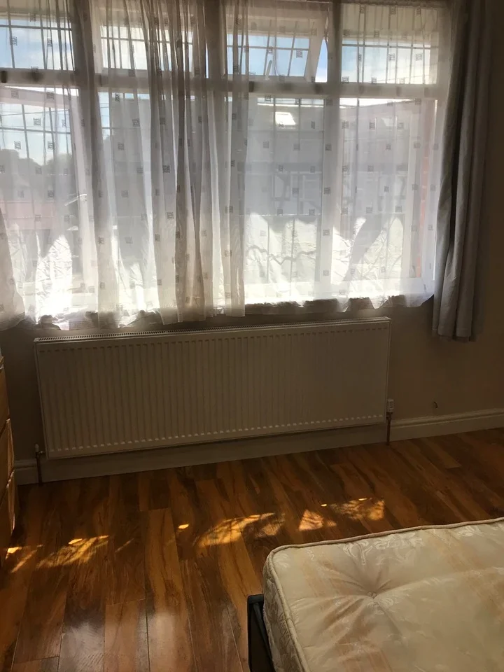 Room Chalfont Road in Greater London