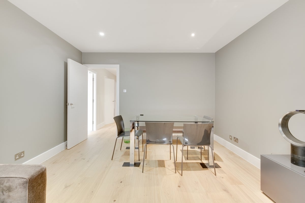 Flat Black Friars Lane in City of London