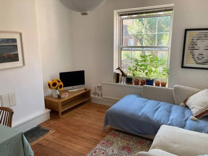 Flat Reading Lane in Greater London