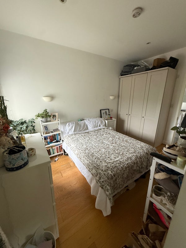 Room Holmbury Court in Greater London