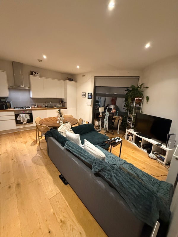 Room Holmbury Court in Greater London