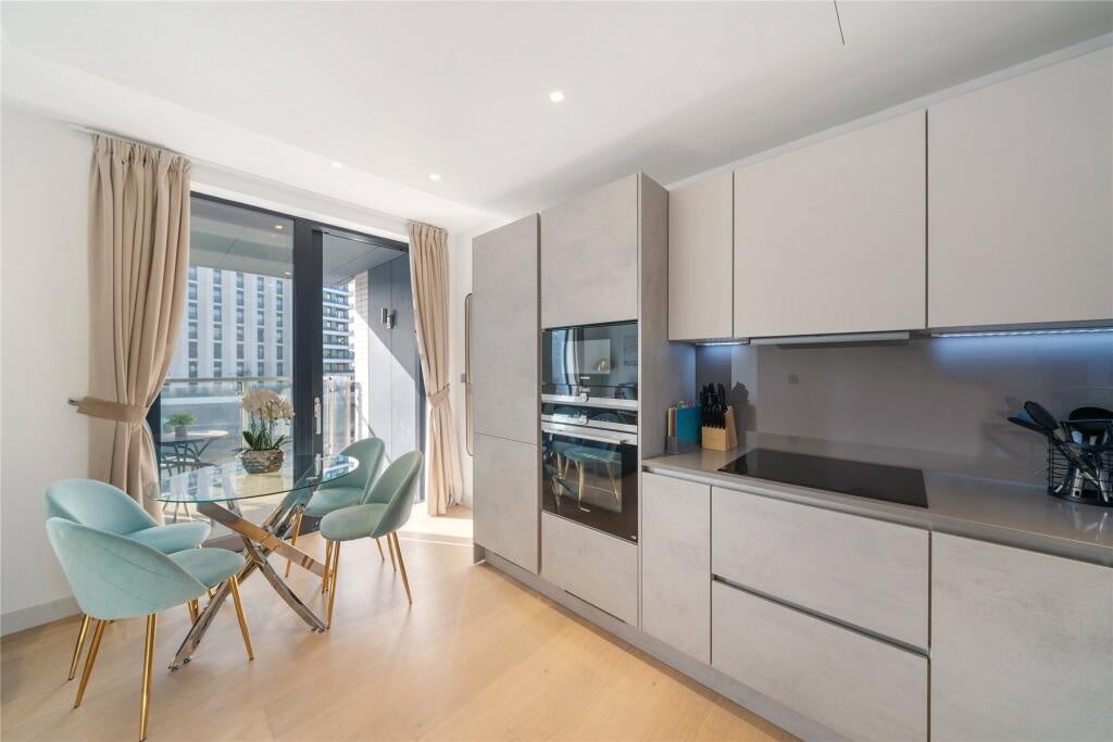 Flat Sutherland Street in City of Westminster