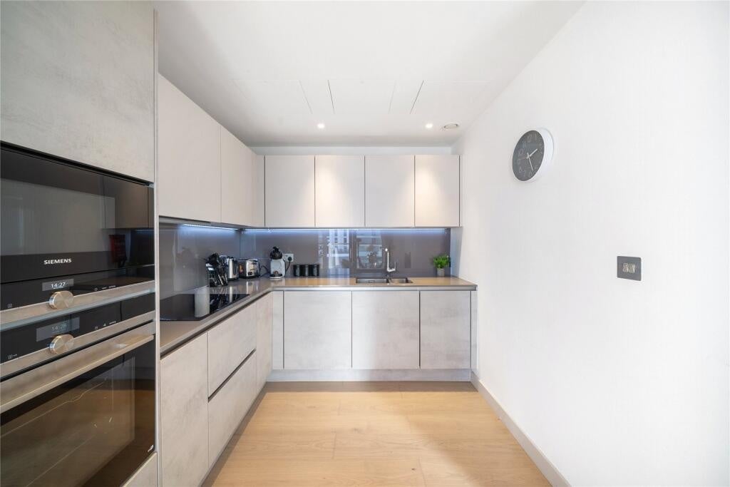 Flat Sutherland Street in City of Westminster