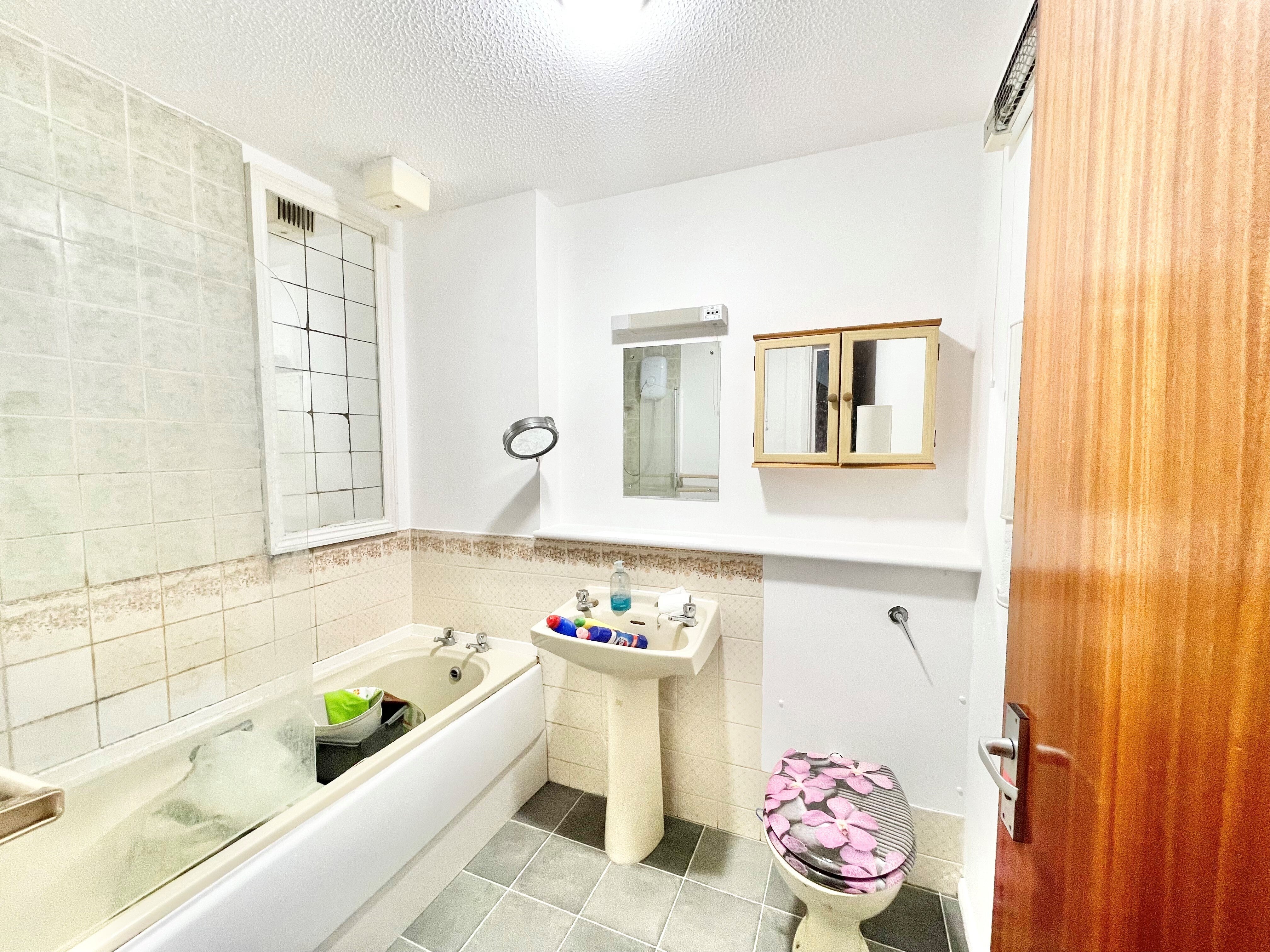 Flat Honeywood Close in Portsmouth