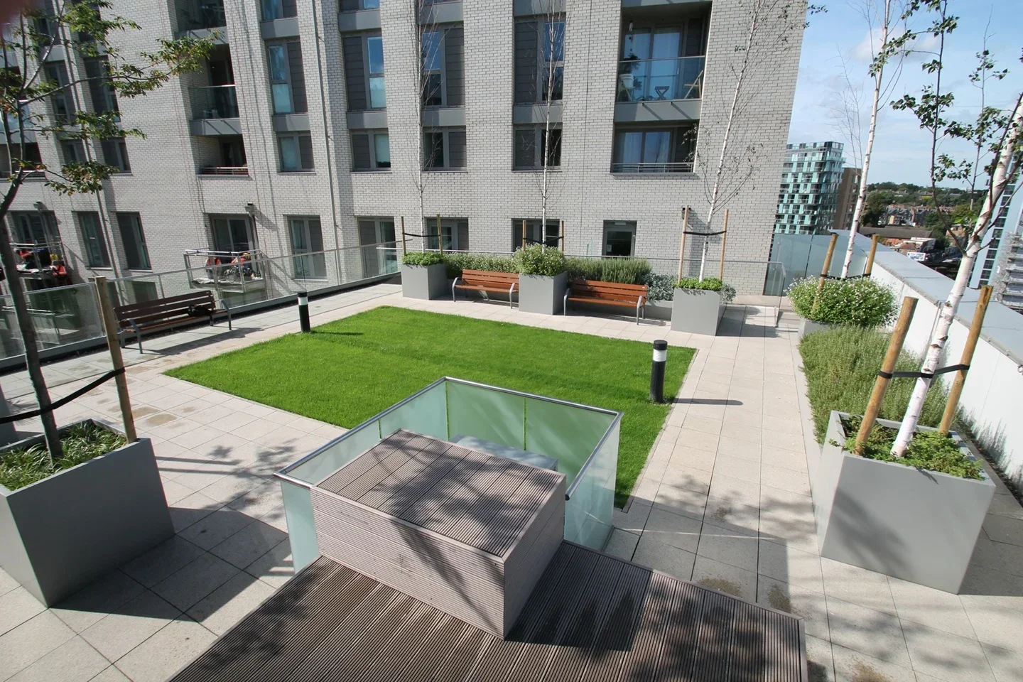 Flat Cornmill Lane in Greater London