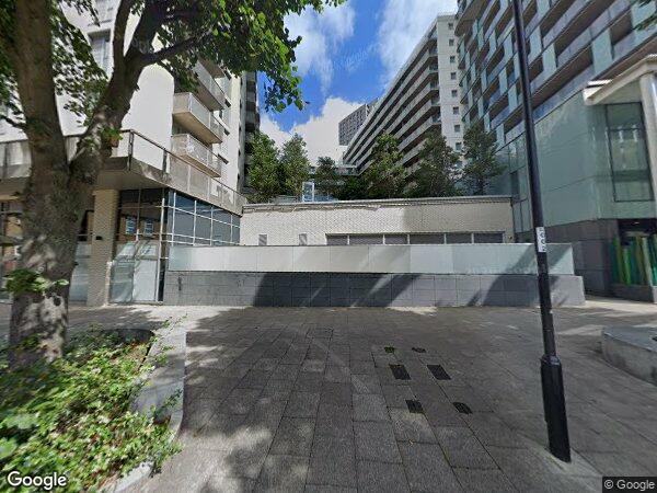 Flat Cornmill Lane in Greater London