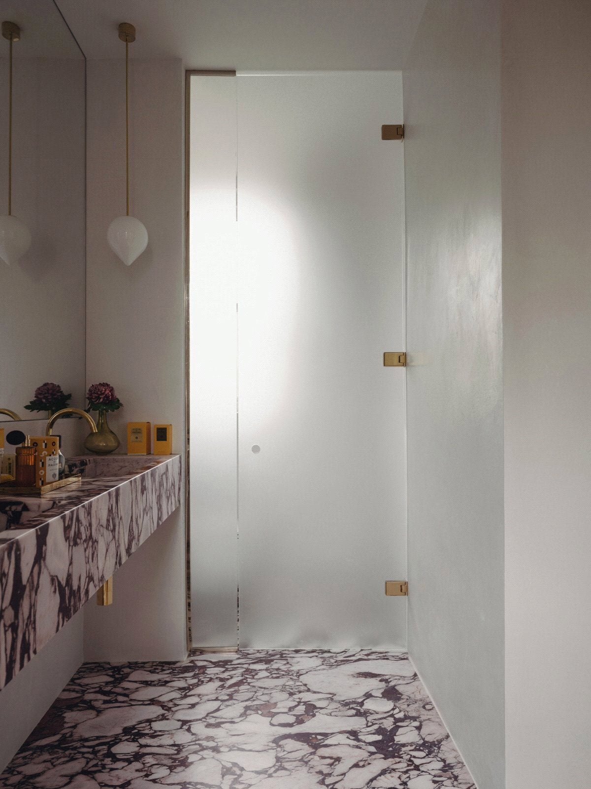 Flat Maresfield Gardens in Greater London