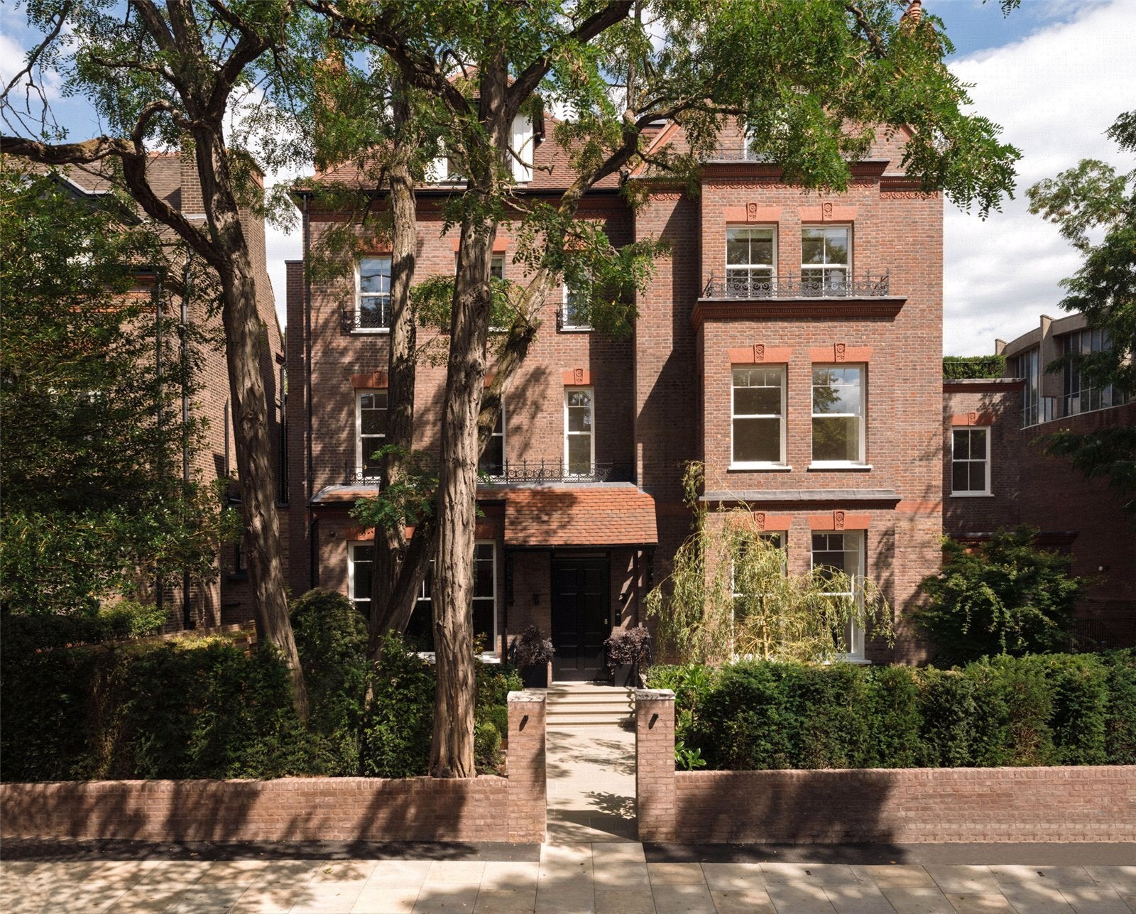 Flat Maresfield Gardens in Greater London