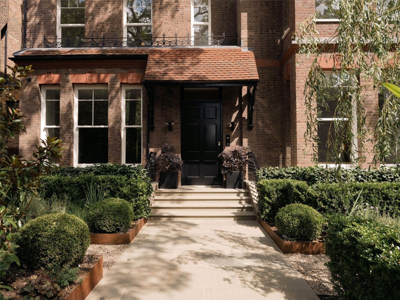 Flat Maresfield Gardens in Greater London